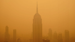 Haze from wildfires in Canada diminishes the visibility of the Empire State Building on June 7, 2023 in New York City.&nbsp; Haze from wildfires in Canada diminishes the visibility of the Empire State Building on June 7, 2023 in New York City. Photographer: David Dee Delgado/Getty Images North America